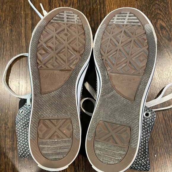 NEW Converse All Star high top sneakers. Size 9. - Picture 2 of 4